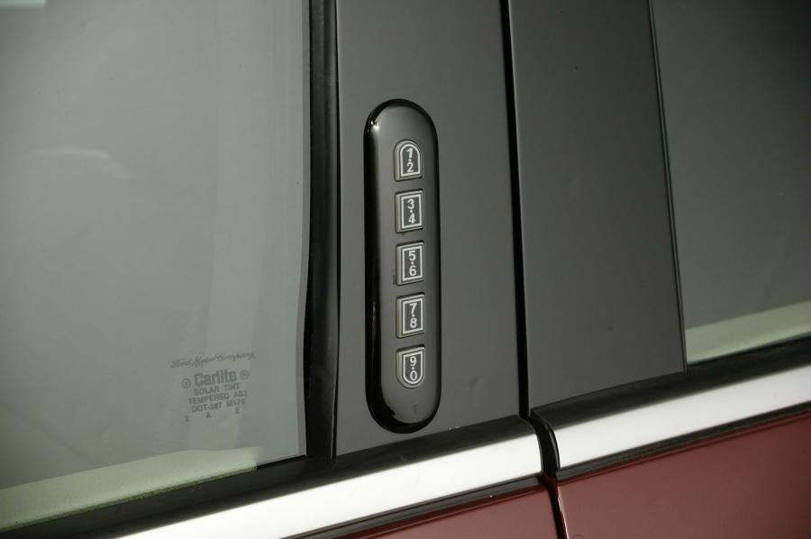  Ford Five Hundred 2005 года  (фото 57 из 99)